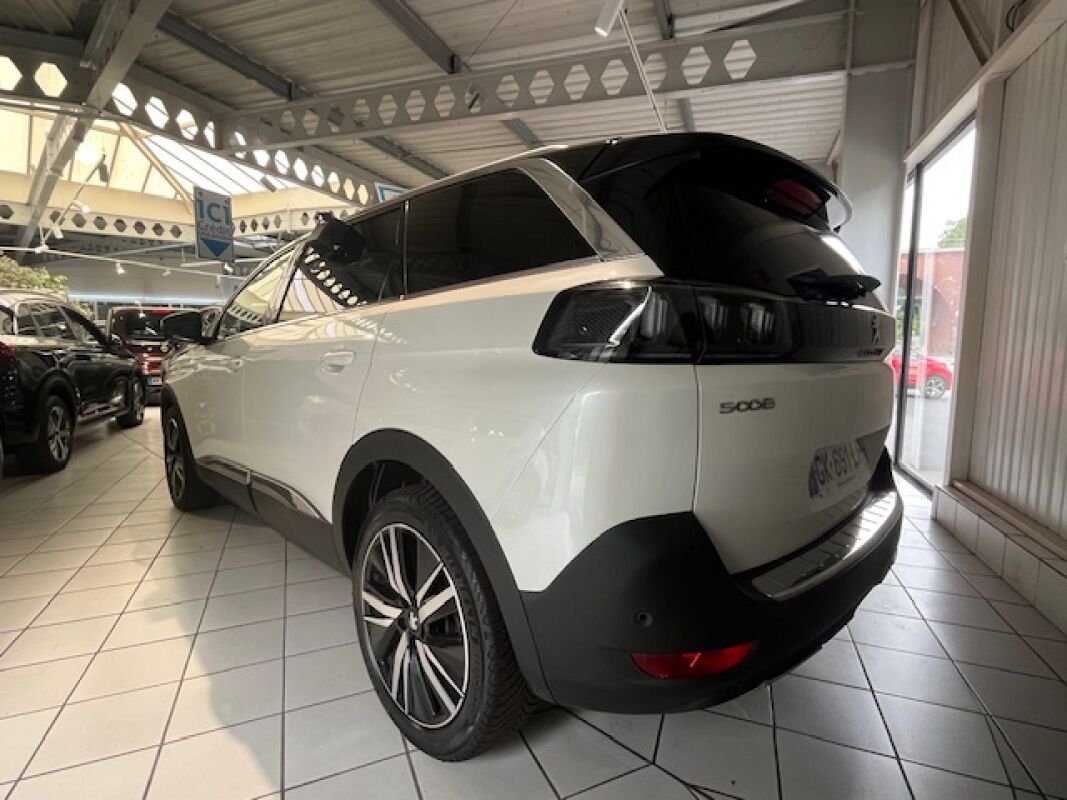  5008  5  à vendre